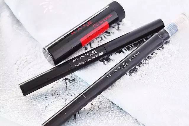 kate白色控油,日本女生kate粉底液