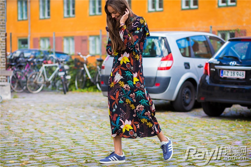 摆脱土气!2017黑底印花时髦更百搭