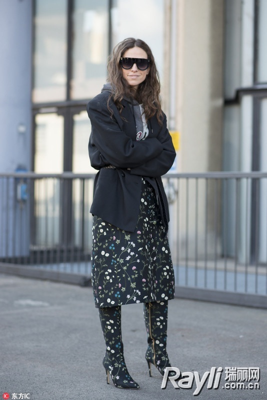 摆脱土气!2017黑底印花时髦更百搭