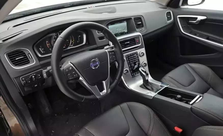 沃尔沃v602022款评测,沃尔沃v60最新款试驾视频