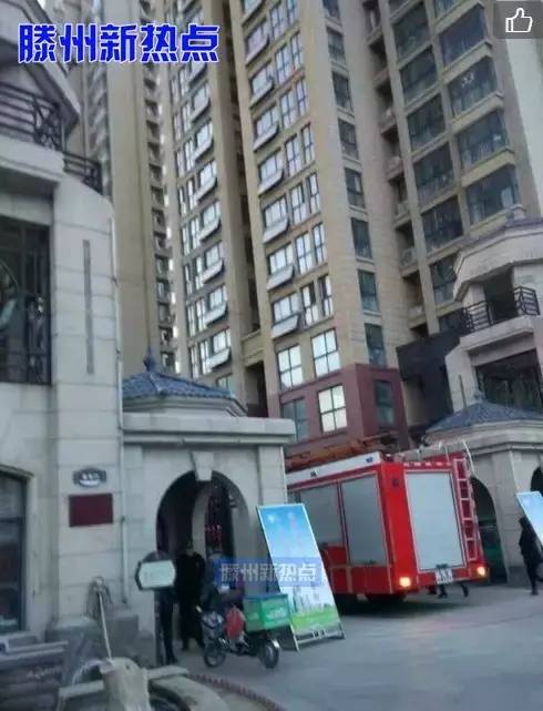 滕州：阳光国际一住户失火；滕都帝景附近一辆轿车翻车；在马路中间停车玩手机；某超市自己关店整改！出租车怼了警车！