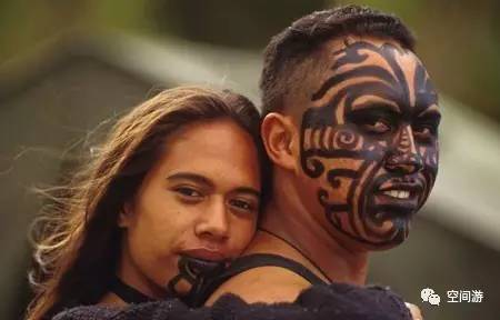 野外捡到玉石要上交国家吗,在野外捡到玉石要上交吗