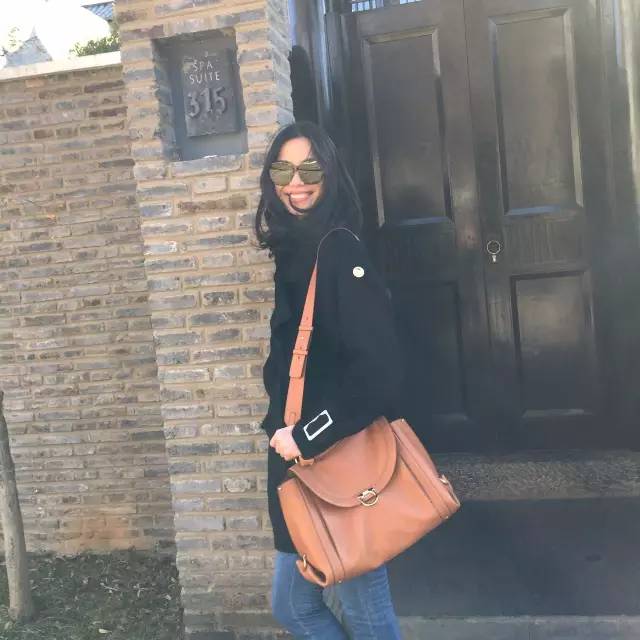 让奥黛丽·赫本钟情的Ferragamo,也让何穗爱不释手!