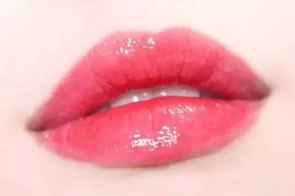 咬唇妆显脏,咬唇妆有层次感