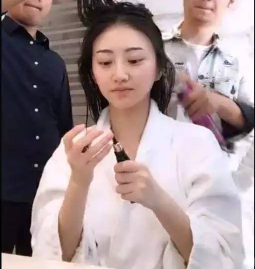 昕美妆｜甜这么会洗脸也要来请教大家护肤心得了？（附景甜同款护肤品LIST）