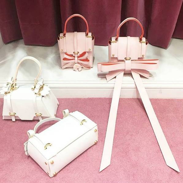 又便宜又大空间实用的双肩包,几百左右好看的大牌双肩包