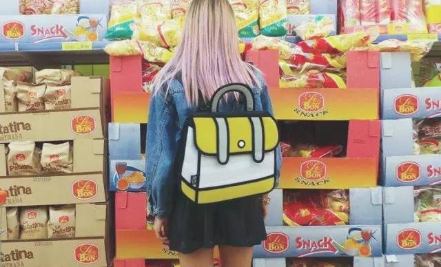 又便宜又大空间实用的双肩包,几百左右好看的大牌双肩包