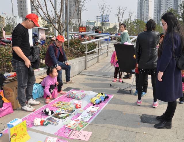 很多好人好事就在我们身边,这些拾金不昧的行为值得点赞