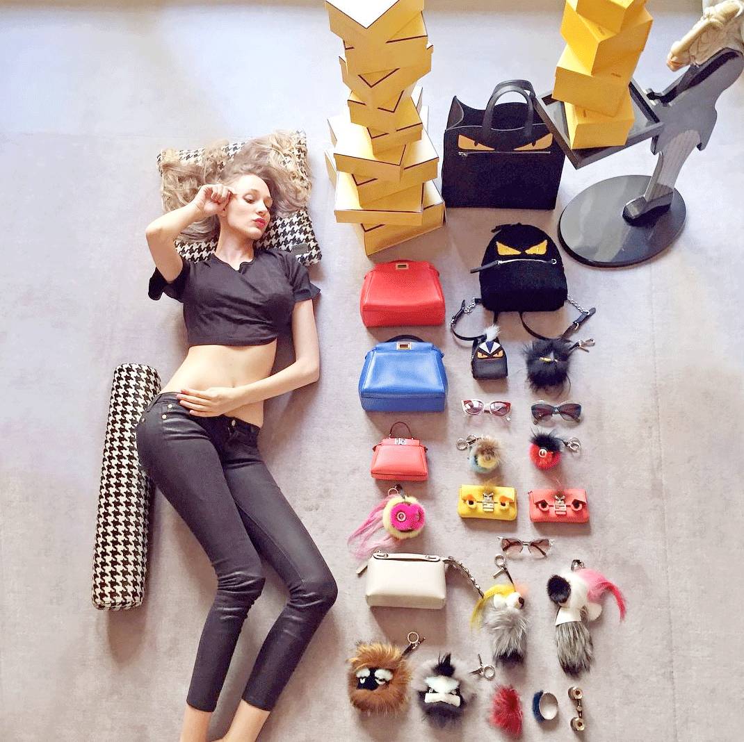 喂，警察叔叔｜这个晒包狂魔的FENDI比FENDI工厂还多