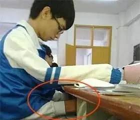 吸毒送外卖，断腿还裸贷……知乎1人分饰244角答题被封