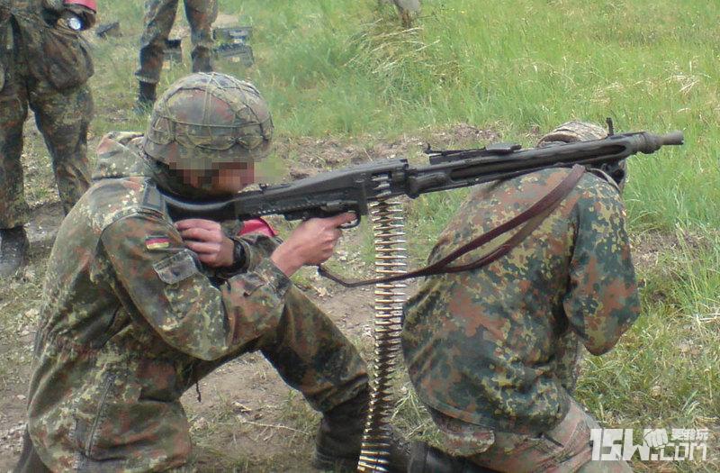 早期mg42通用机枪,1968年德国mg3机枪连射展示