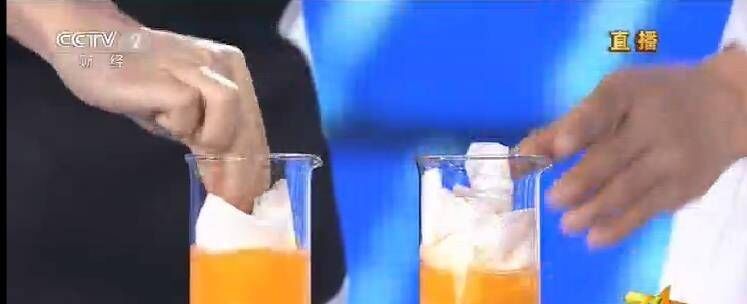 和亲戚一起看电视尴尬瞬间,跟长辈看电视尴尬瞬间