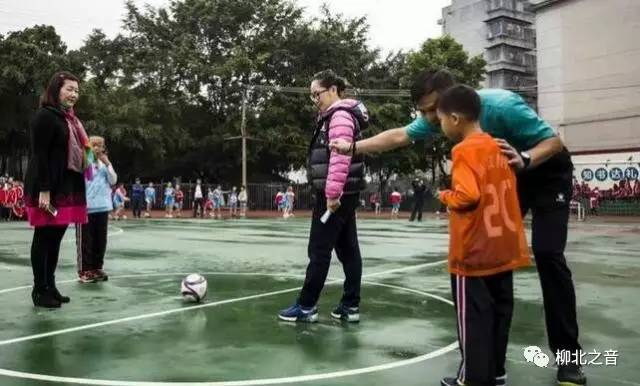 柳师附小足球,巴西足球教练教学