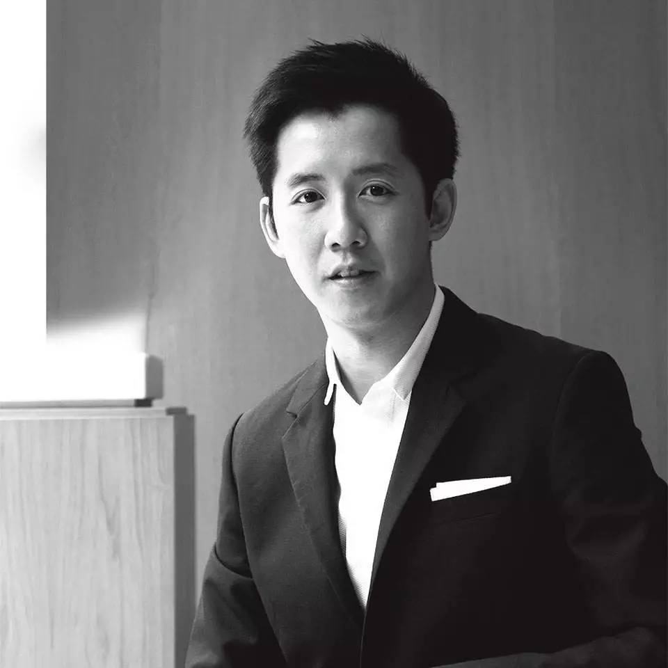 他放弃家族产业投身艺术，成为当今华人设计界的“钻石王老五”