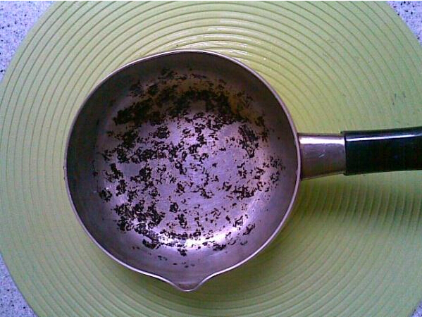 家里不锈钢锅烧糊了怎么办,不锈钢锅烧干了里面生锈怎么办