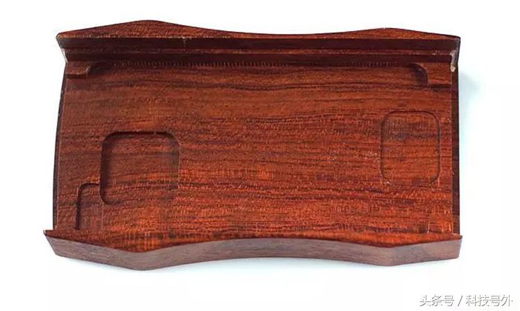 2.4寸屏+64GB+花梨木外壳,比iPhone7还逼格