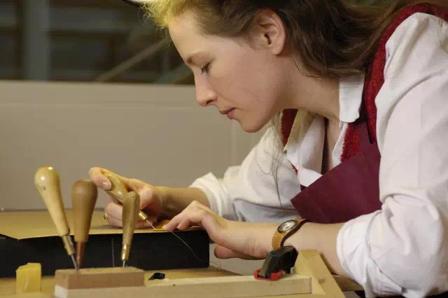 积家腕表鳄鱼皮真皮表带,鳄鱼皮手表表带哪种好看