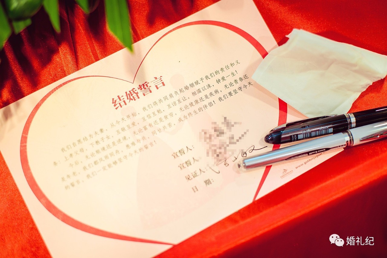 在朋友圈晒领证的那张照片，千万别学大s和奶茶妹妹！