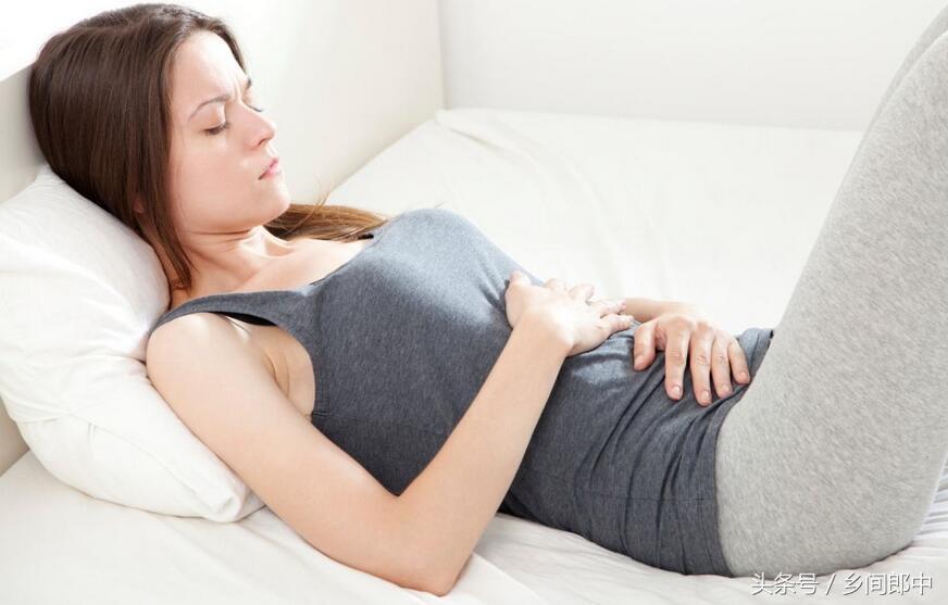 屋内墙根冒水是什么原因,墙壁回南天冒水怎么处理