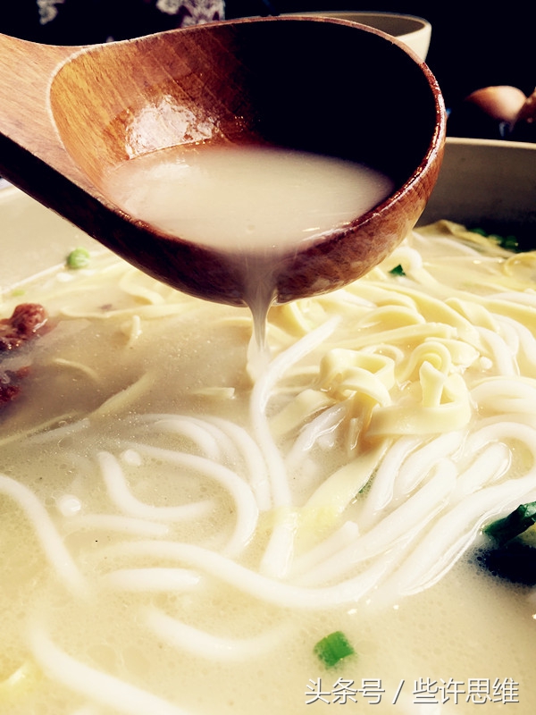 昆明翠湖正宗过桥米线推荐,过桥米线云南翠湖