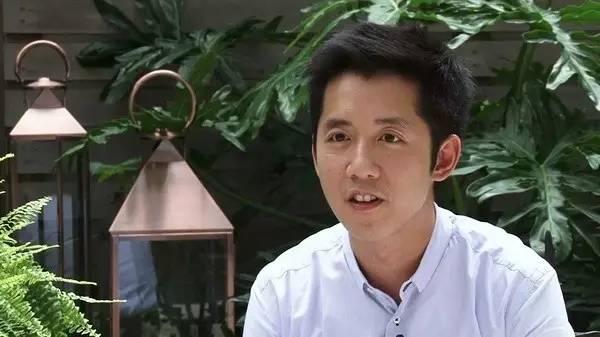 他放弃家族产业投身艺术，成为当今华人设计界的“钻石王老五”