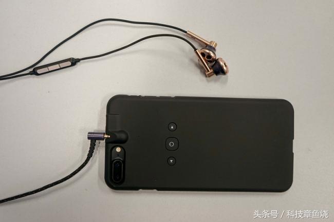 iphone7plus有耳机插孔吗,苹果7plus带有3.5耳机孔