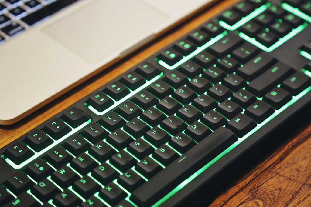 雷蛇键盘雨林狼蛛v3轻薄款,雷蛇狼蛛键盘专业版