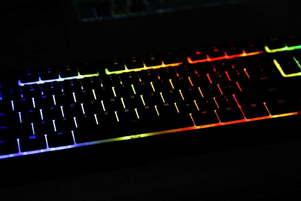 雷蛇键盘雨林狼蛛v3轻薄款,雷蛇狼蛛键盘专业版