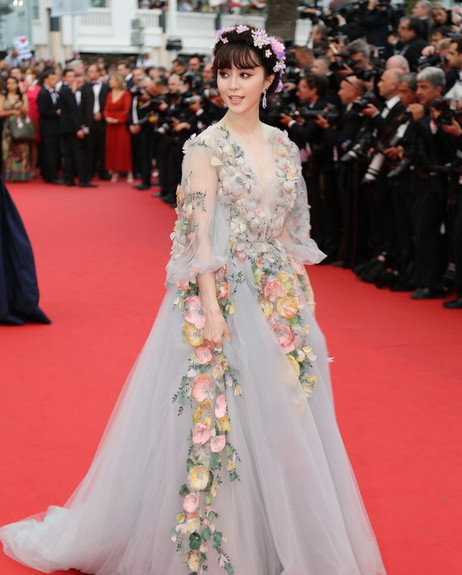 范冰冰拍戏受伤小腿淤青，李晨直呼“心痛我冰”