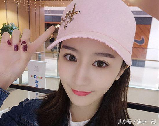平沿棒球帽怎么戴好看短发女,短发戴棒球帽子怎么扎简单好看