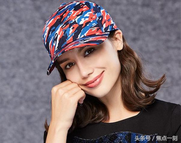 平沿棒球帽怎么戴好看短发女,短发戴棒球帽子怎么扎简单好看