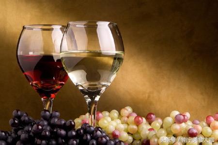 为什么红酒会又苦又涩,红酒有点酸有点苦是假的吗
