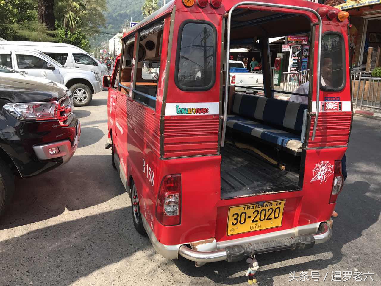 坐着小车去逛“普吉镇”，原汁原味的旧式建筑，满街都是中国风！