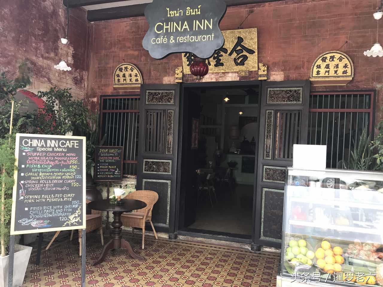 坐着小车去逛“普吉镇”，原汁原味的旧式建筑，满街都是中国风！