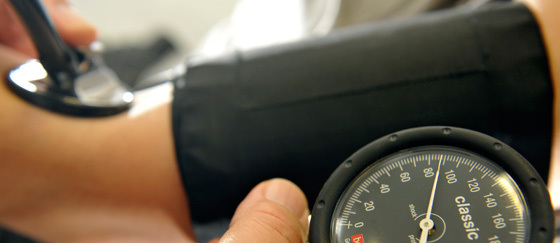 高血压引起的眼底出血影响视力,高血压造成眼底出血失明能否治愈