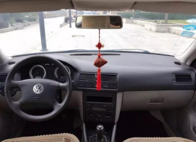 02款宝来，升级版捷达，也被称作“平民宝马”，现只要0.9万