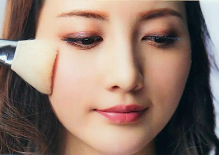 粉饼和散粉的区别哪个更好用,粉饼和散粉的区别哪个更好用一点