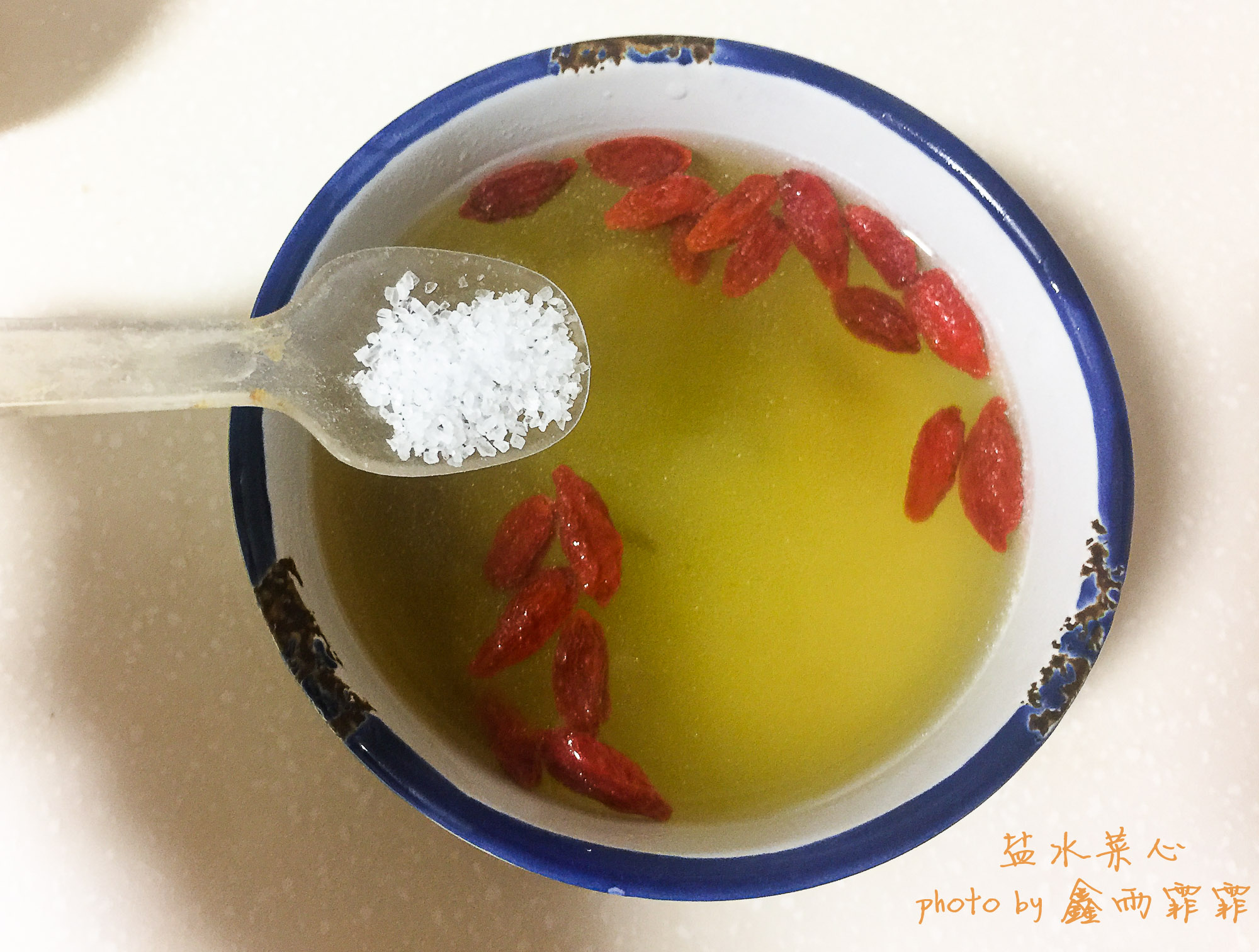 青菜怎样焯水不变黄,种的青菜刚出来就发黄什么原因