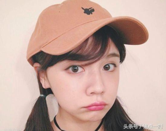 平沿棒球帽怎么戴好看短发女,短发戴棒球帽子怎么扎简单好看