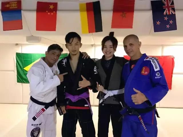 “柔术战士”在DeLaRiva特训新文源辛巴柔术学院