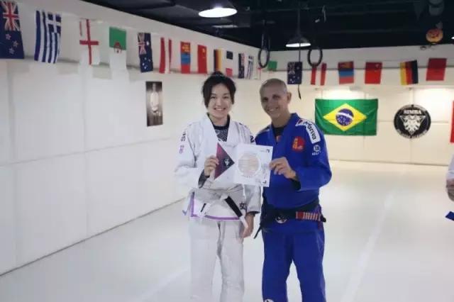 “柔术战士”在DeLaRiva特训新文源辛巴柔术学院