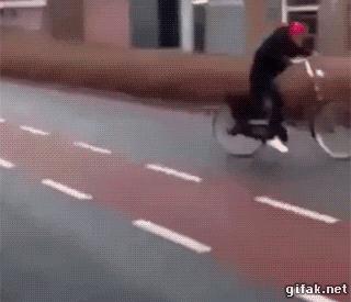 爆笑足球那些事原来门将是这样练习扑救的吃饭喝水着慎点