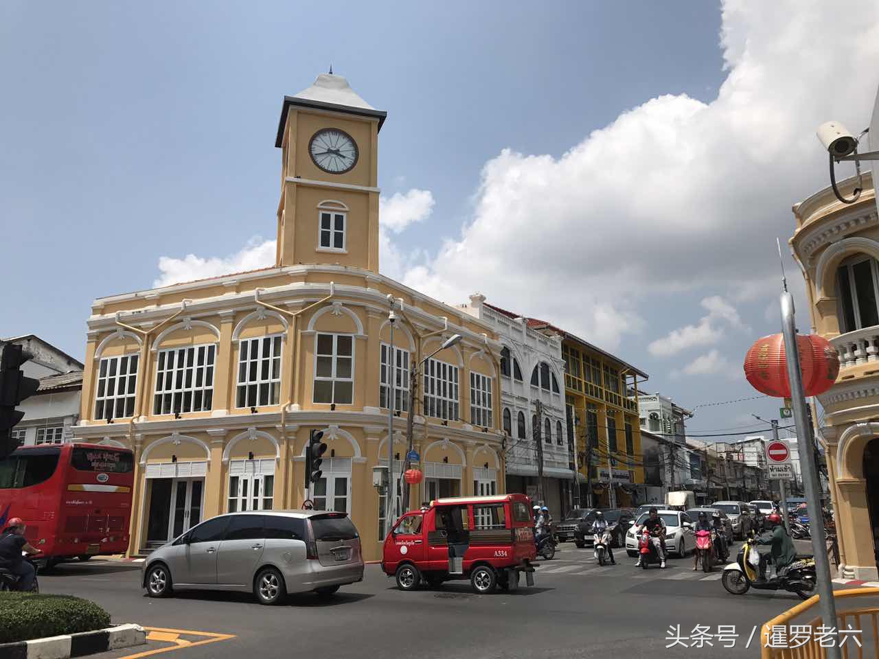 坐着小车去逛“普吉镇”，原汁原味的旧式建筑，满街都是中国风！