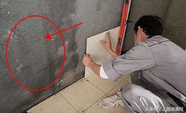 瓷砖怎么老有水渍,刚贴好的瓷砖泡水了怎么补救