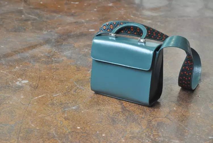 淘宝有哪些好看的包包店铺,淘宝好看又便宜的品牌包包