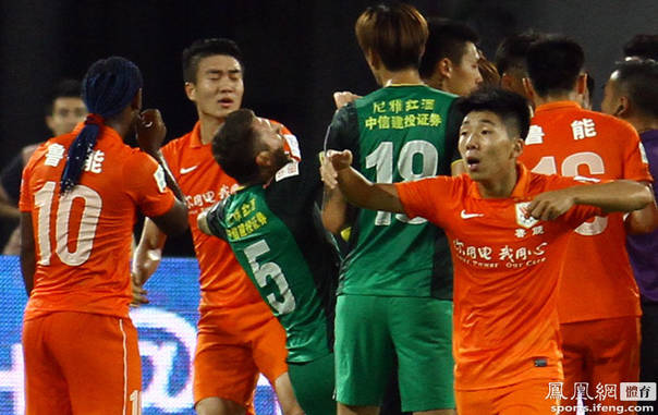 足球十大假摔王,足球最可笑十大假摔