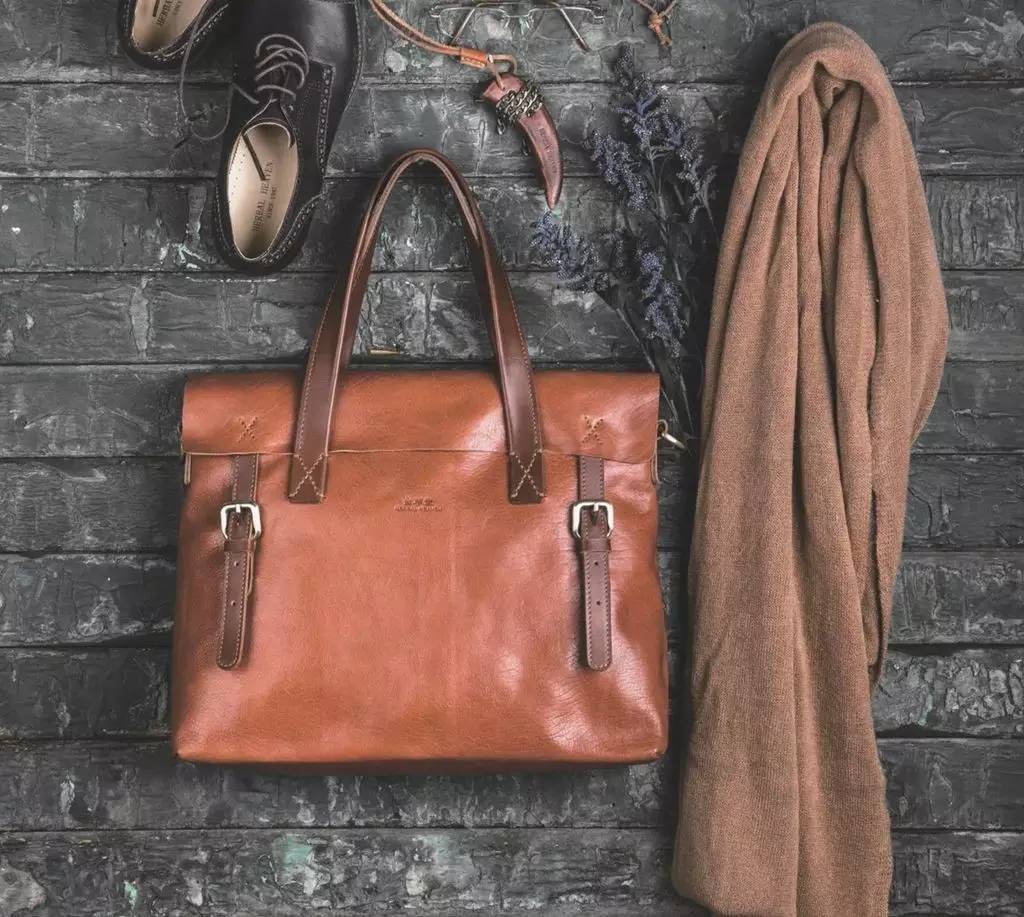 由手及心，甄品珍意——春季皮具日常保养指南