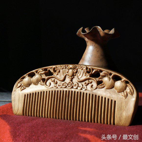 檀木梳一对,绿檀木梳龙凤呈祥