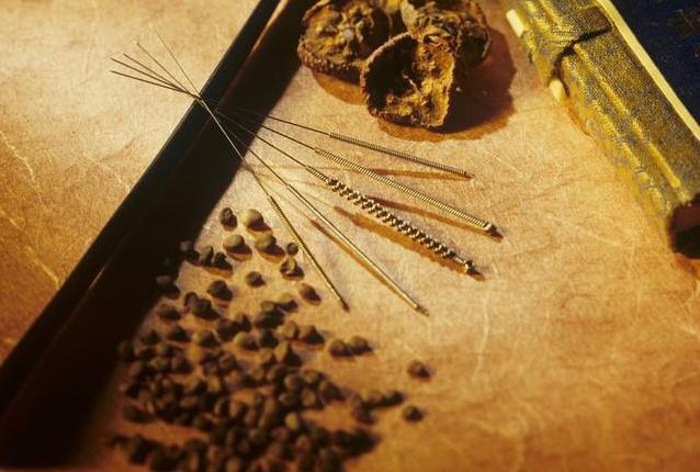 治背疼痛的穴位,董氏奇穴治疗后背疼的视频