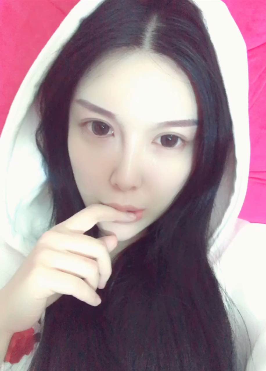 独家对话|歌手莫莫,主播界的拼命三娘